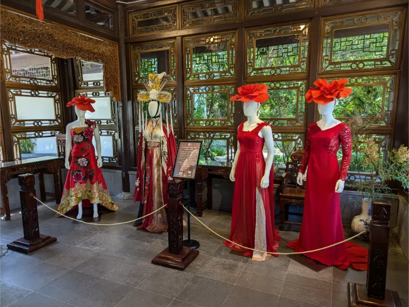 Portland Oregon USA 10072024 Chinese Garden Lan Classic Chinese Clothing
