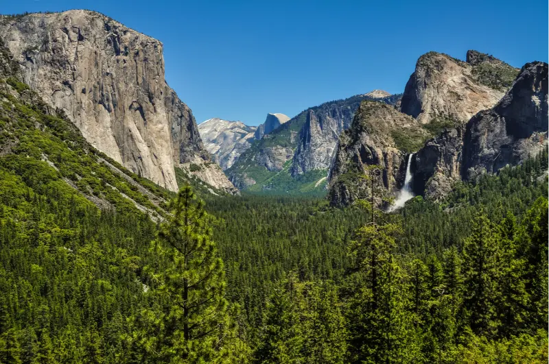 Yosemite Valley Waterfall USA