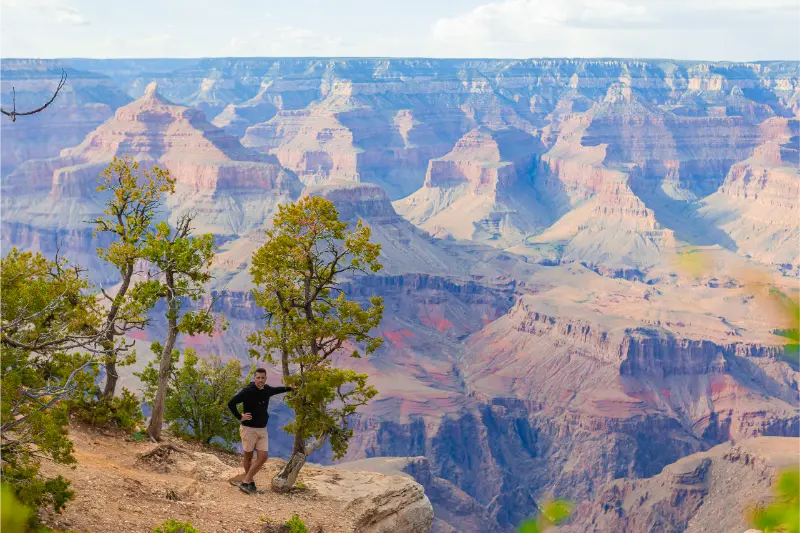 Young Hiker Standing Steep Cliff Taking Grand Canyon Blue Sky Summer Grand Canyon National Park Arizona USA